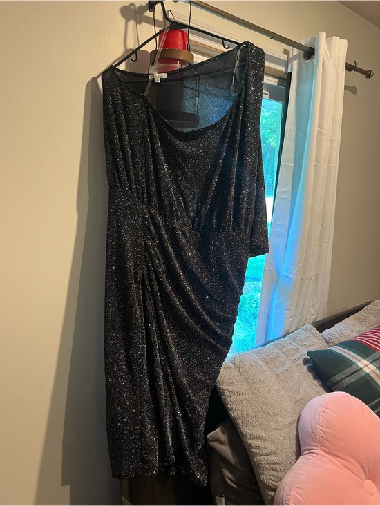 white birch Dresses & Skirts - White Birch Women’s Black Sparkle Draped Midi Dress one sleeve